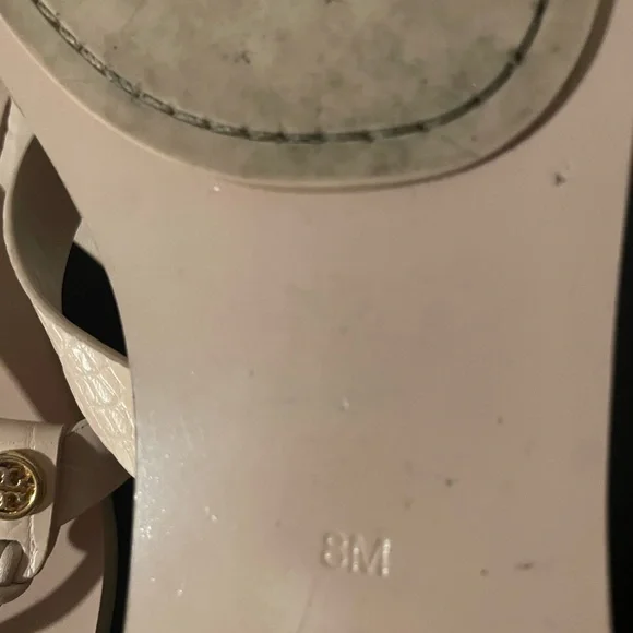 Tory Burch soft pink leather flip flops. Size 8. - Picture 5 of 6